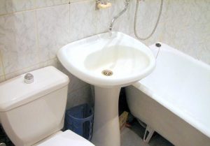 Установка раковины тюльпан в ванной в Коломне